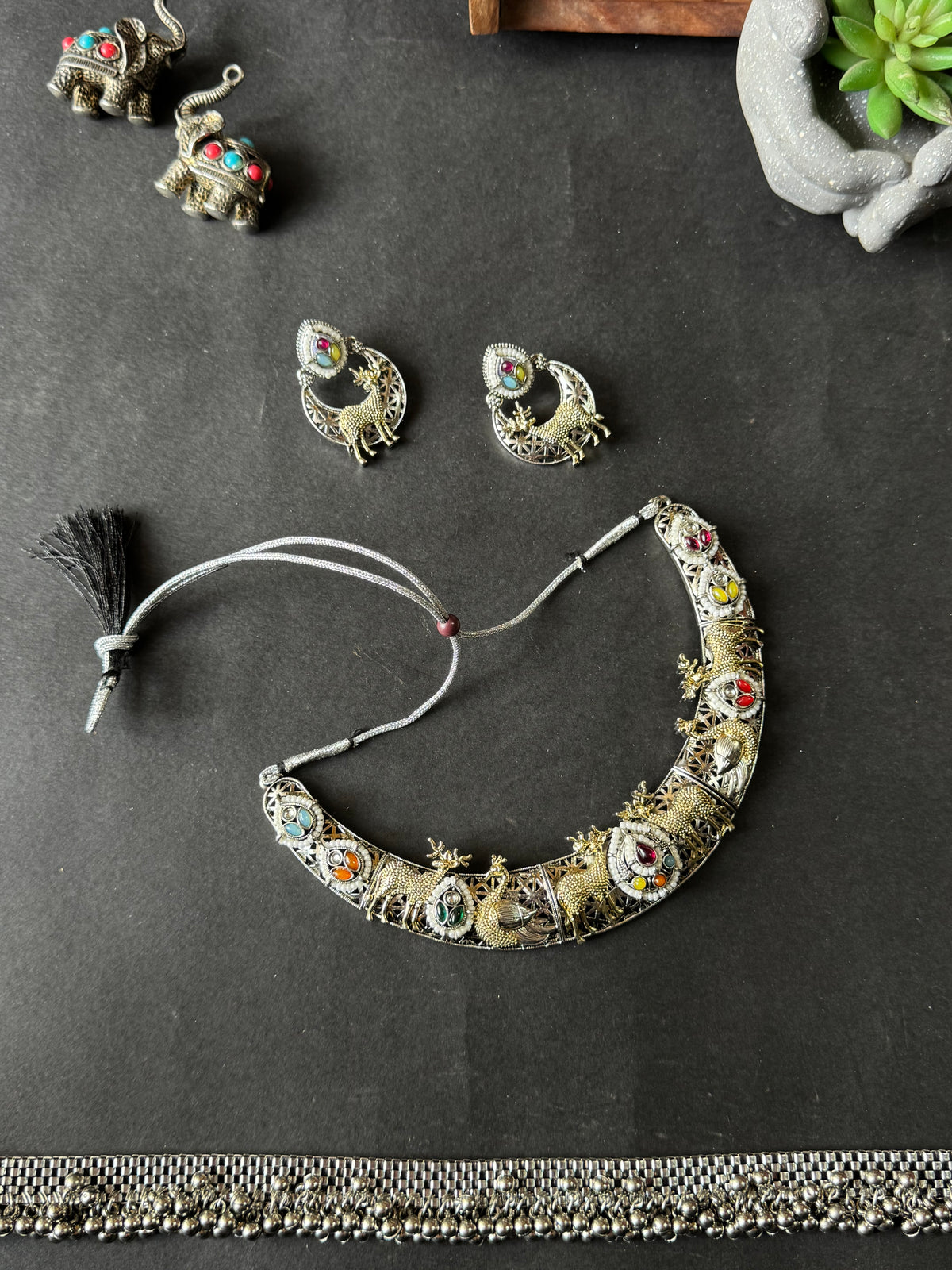 05 - Traditional Deer Statement Necklace Set