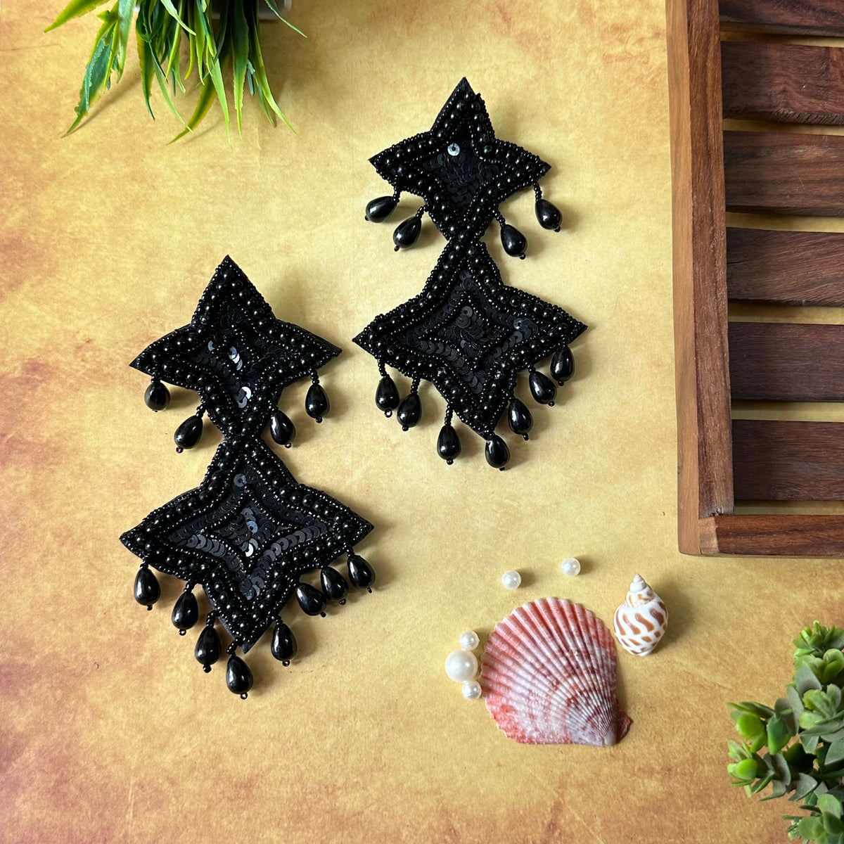BLACK LONG EARRING